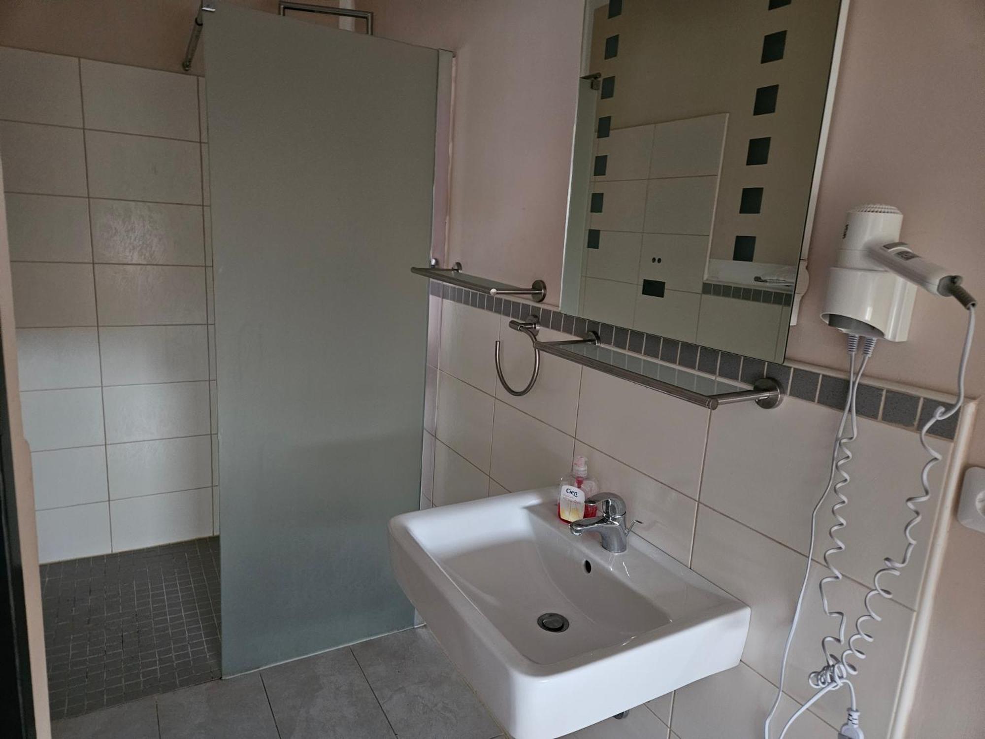 Heiningen Hotel Zur Schmiede מראה חיצוני תמונה