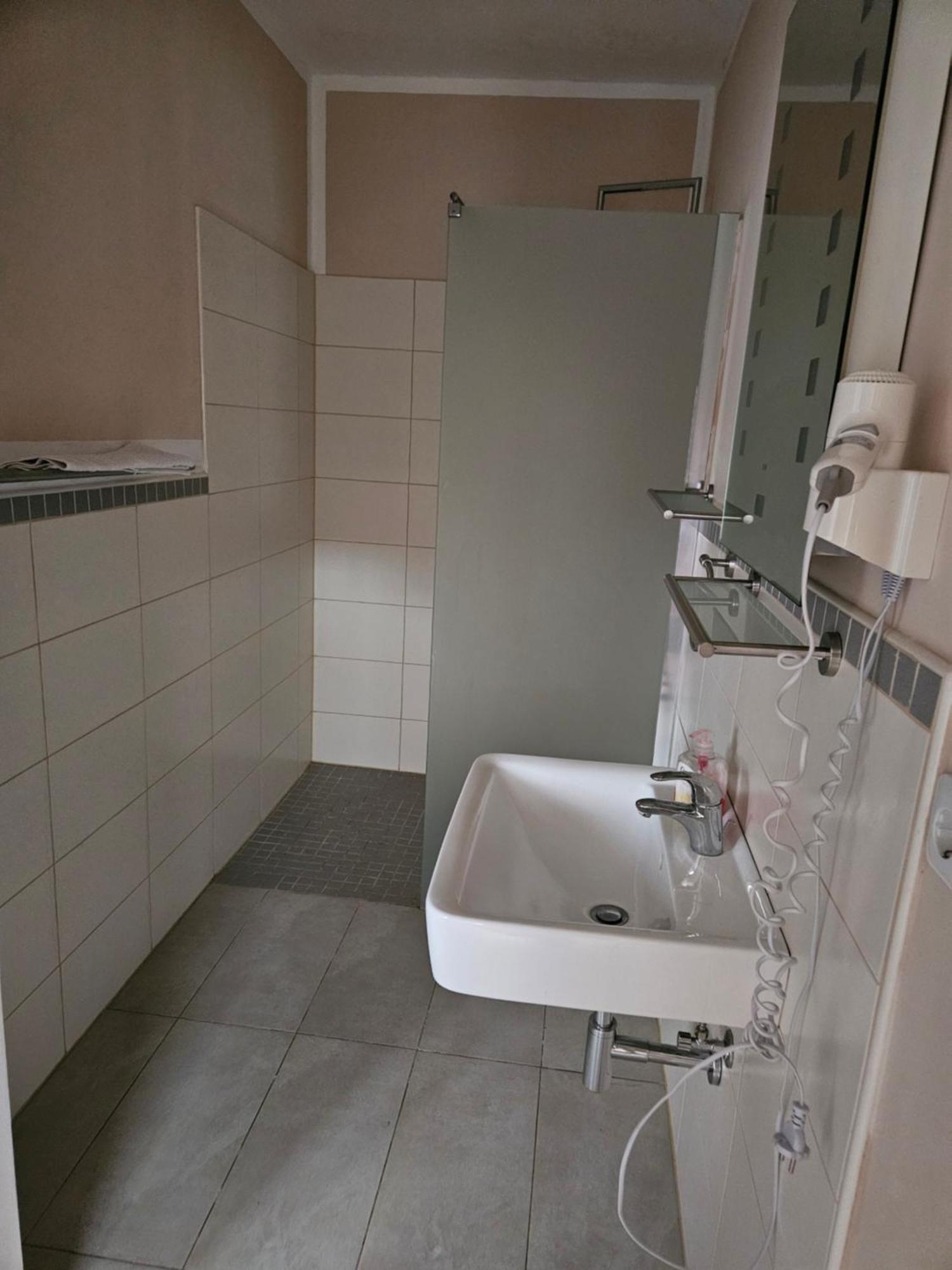 Heiningen Hotel Zur Schmiede מראה חיצוני תמונה