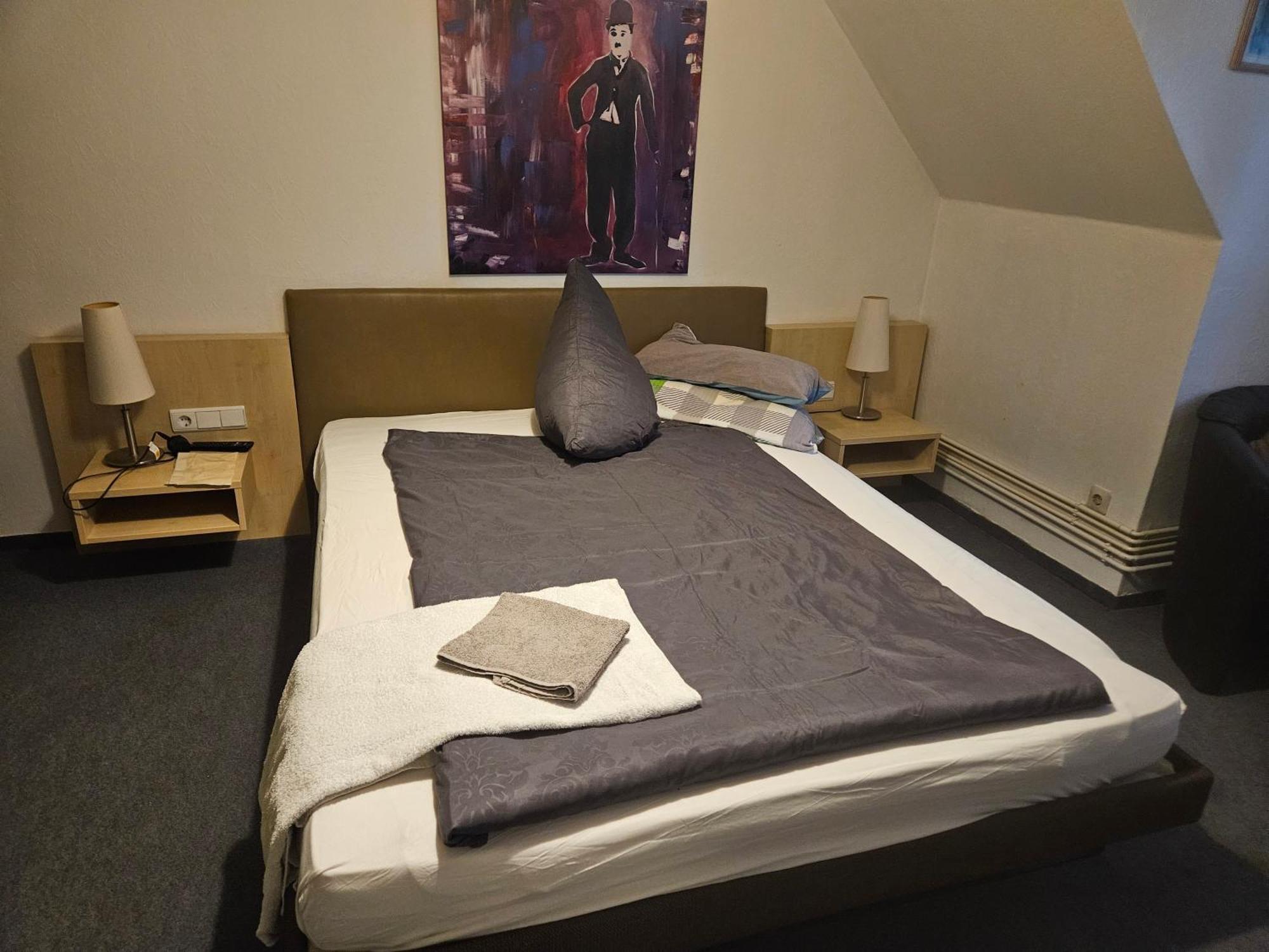 Heiningen Hotel Zur Schmiede מראה חיצוני תמונה