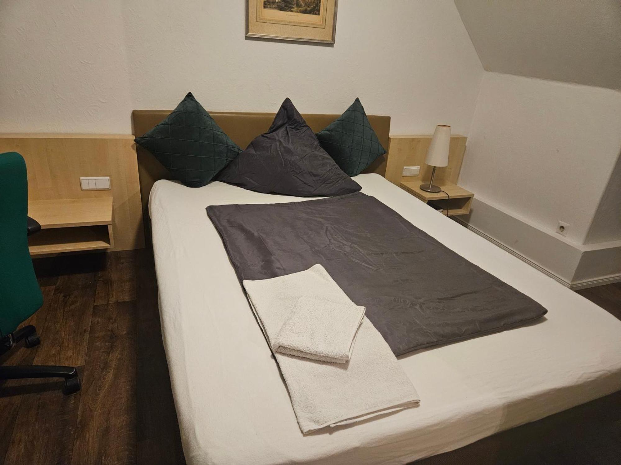 Heiningen Hotel Zur Schmiede מראה חיצוני תמונה