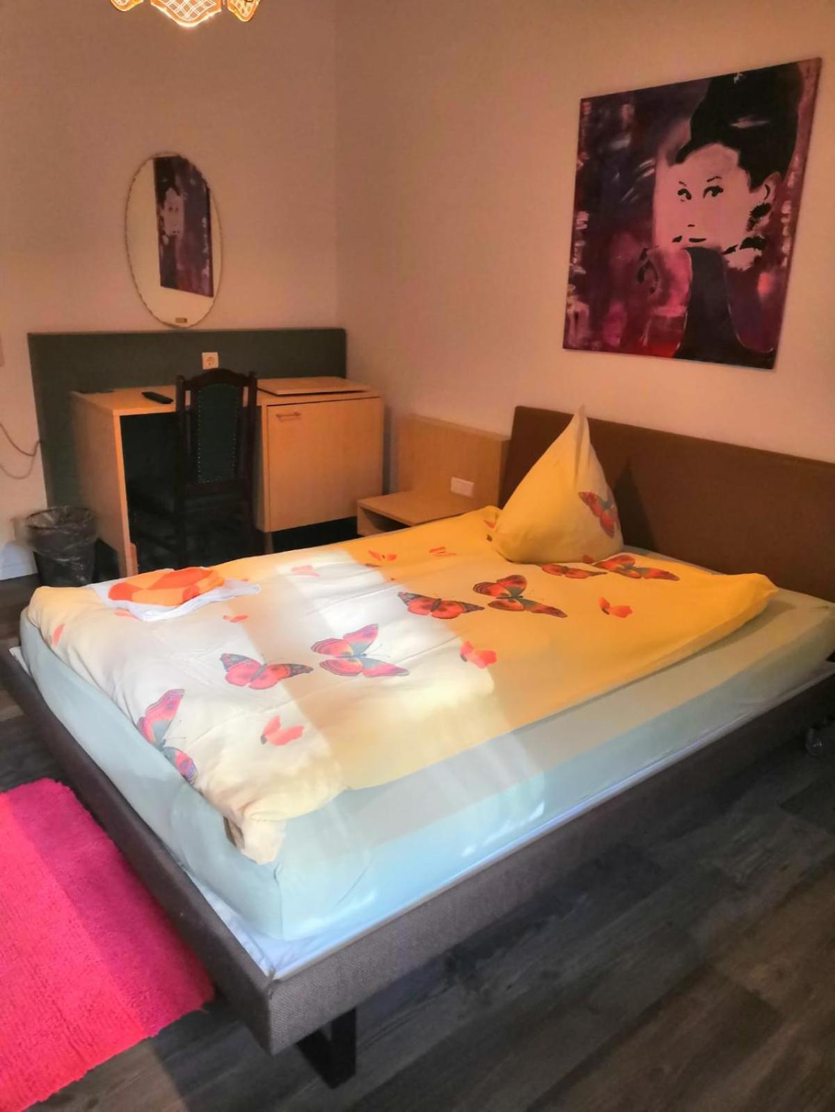 Heiningen Hotel Zur Schmiede מראה חיצוני תמונה
